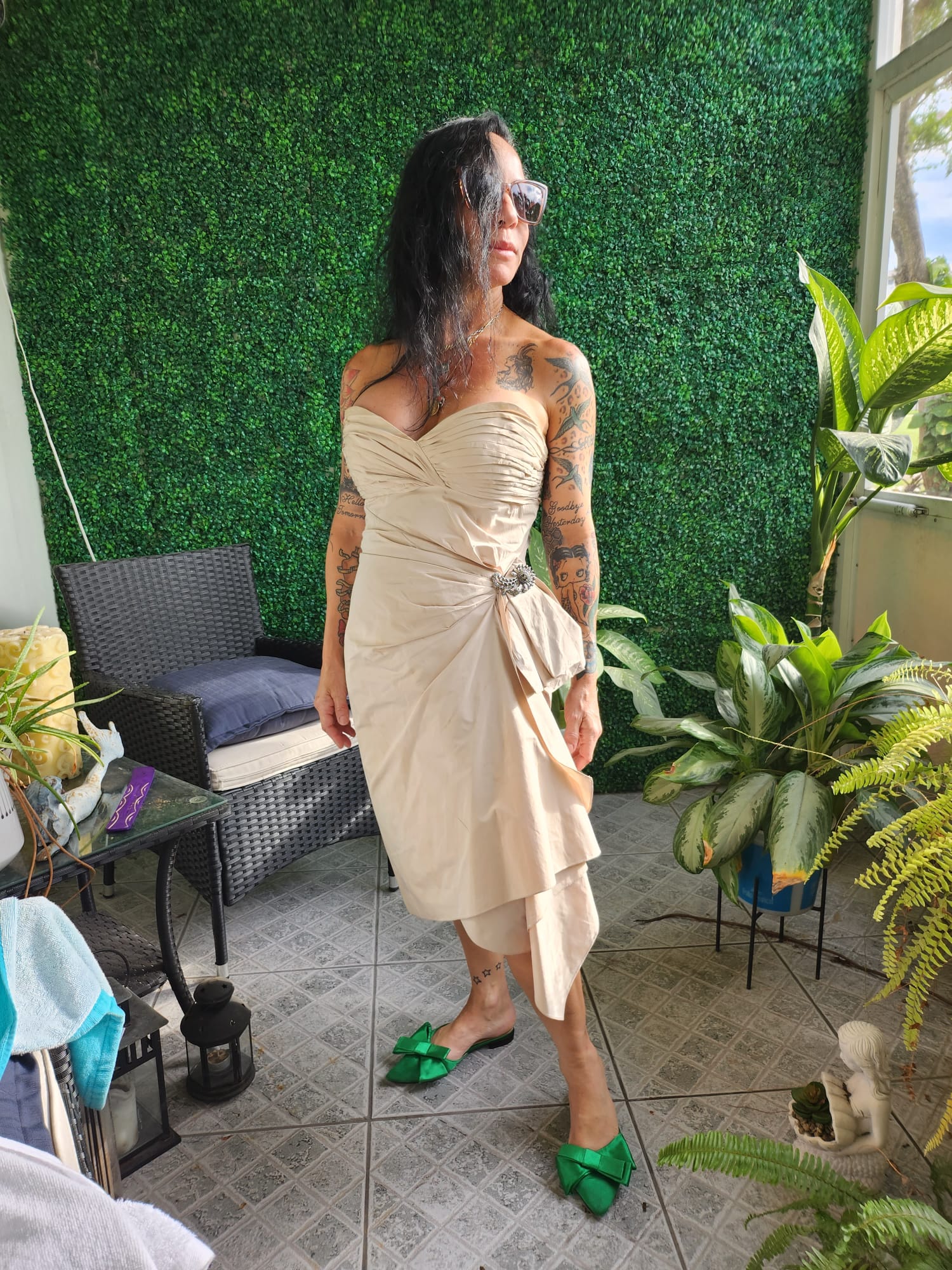 BCBG MaxAzria Beige Ruched Sweatheart Bow Cocktail Dress Cougar Vintage Shop BCBG MaxAzria Beige Ruched Sweatheart Bow Cocktail Dress Cougar Vintage Shop