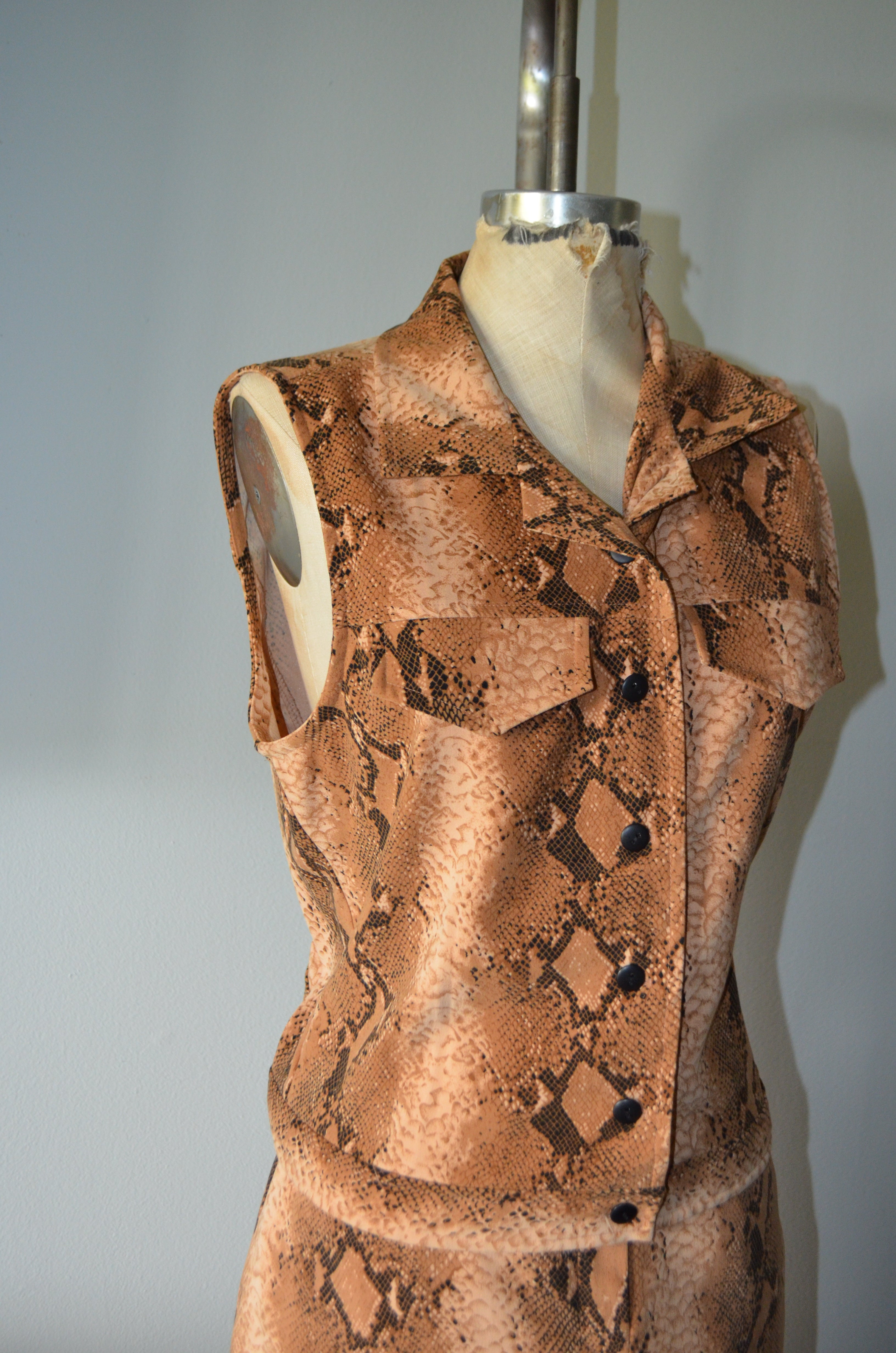 80s Kristen and Hayley snake pattern Skirt Vest suit