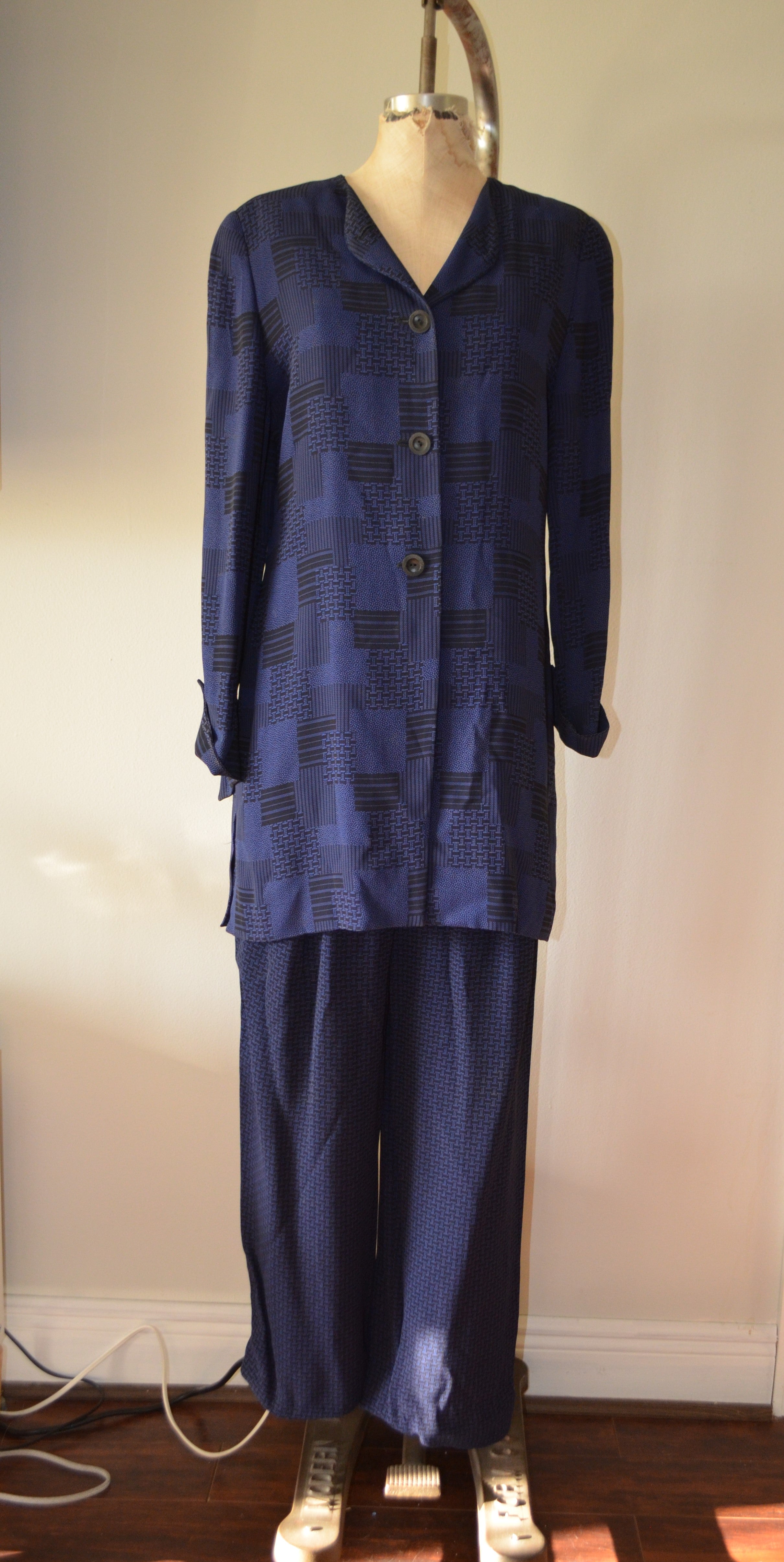 Vintage Ungaro Solo Donna Paris Navy geometric Blazer Pantsuit set