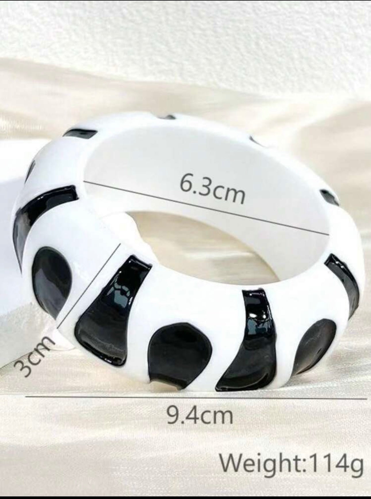 New Deadstock Black and White Resin Bangles Geometric Bracelets set of 4