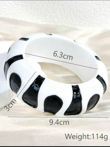 New Deadstock Black and White Resin Bangles Geometric Bracelets set of 4
