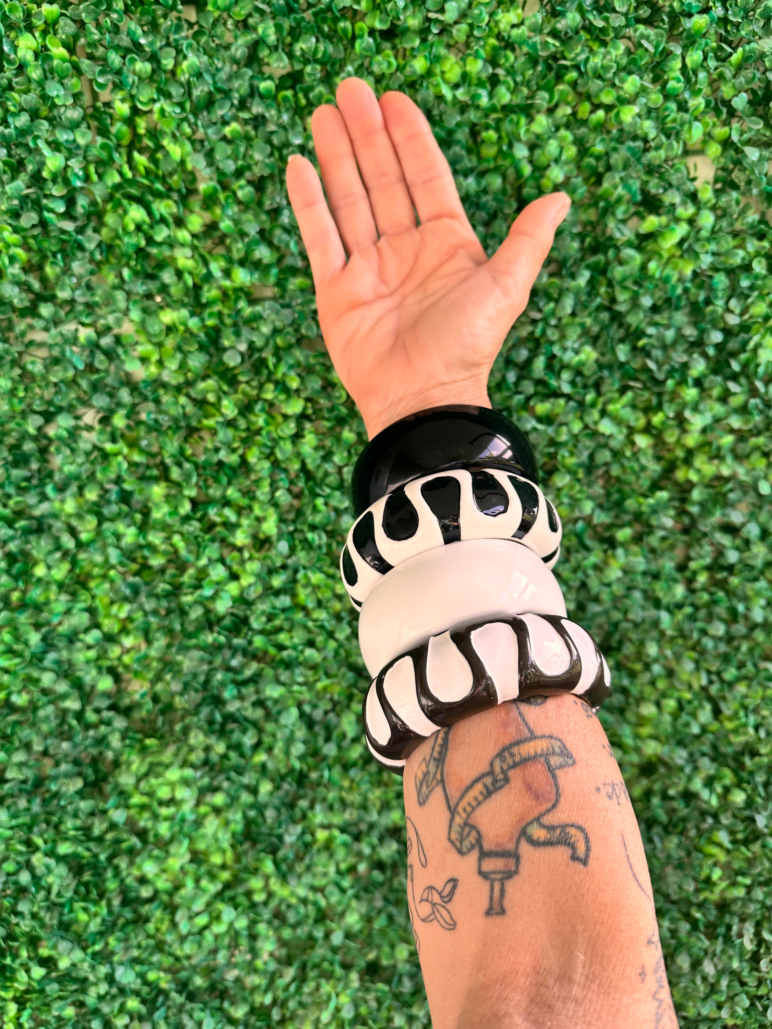 New Deadstock Black and White Resin Bangles Geometric Bracelets set of 4