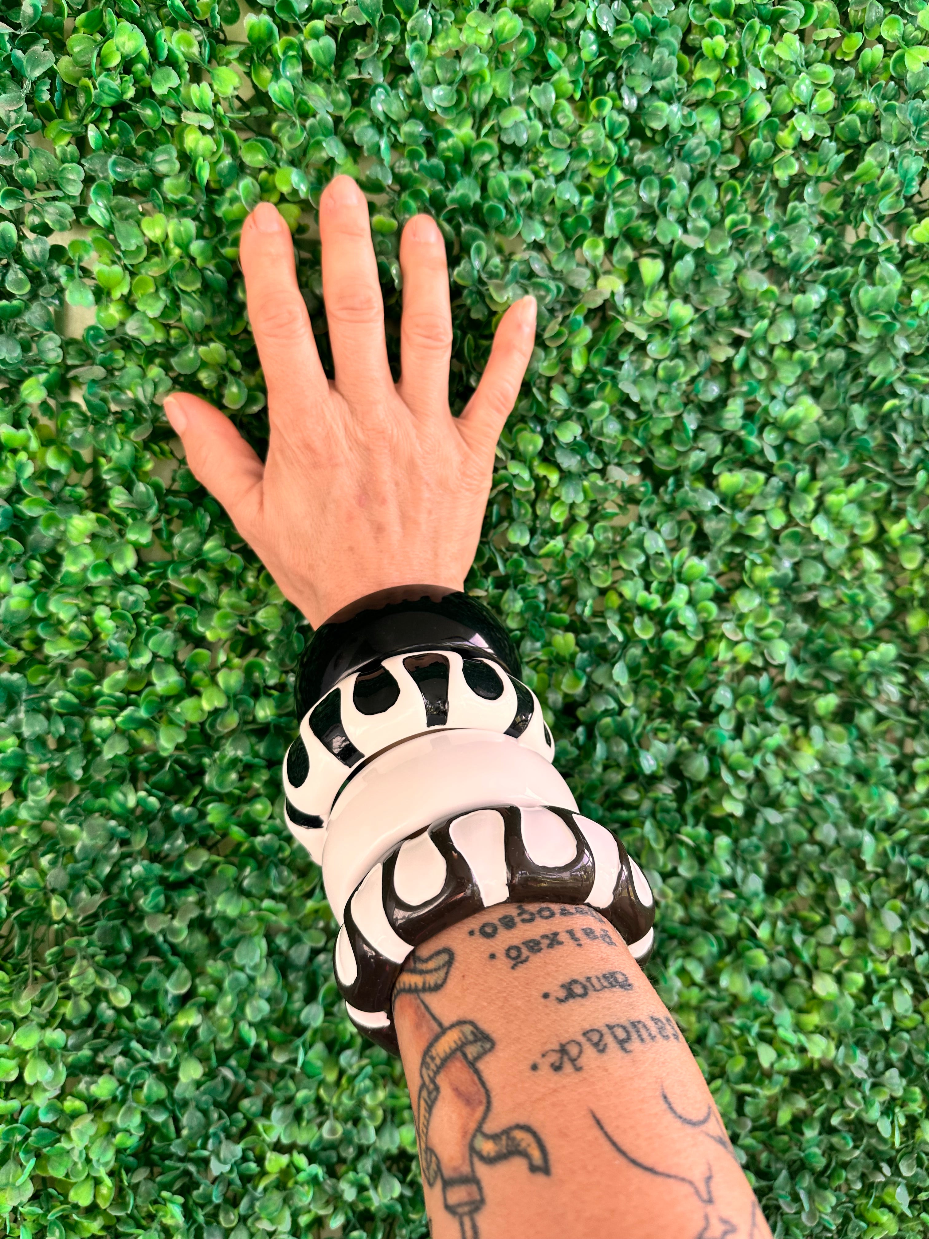 New Deadstock Black and White Resin Bangles Geometric Bracelets set of 4