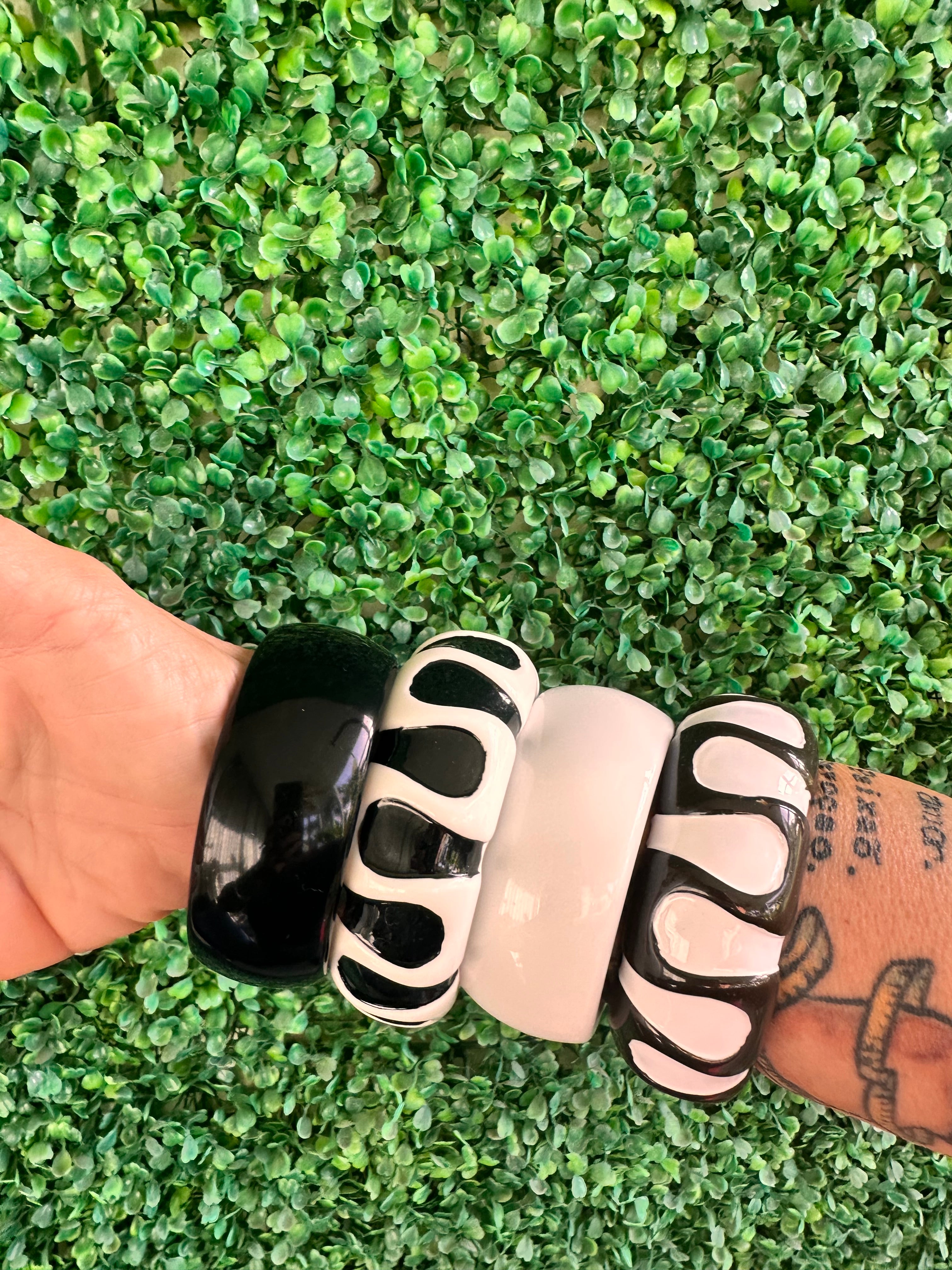 New Deadstock Black and White Resin Bangles Geometric Bracelets set of 4
