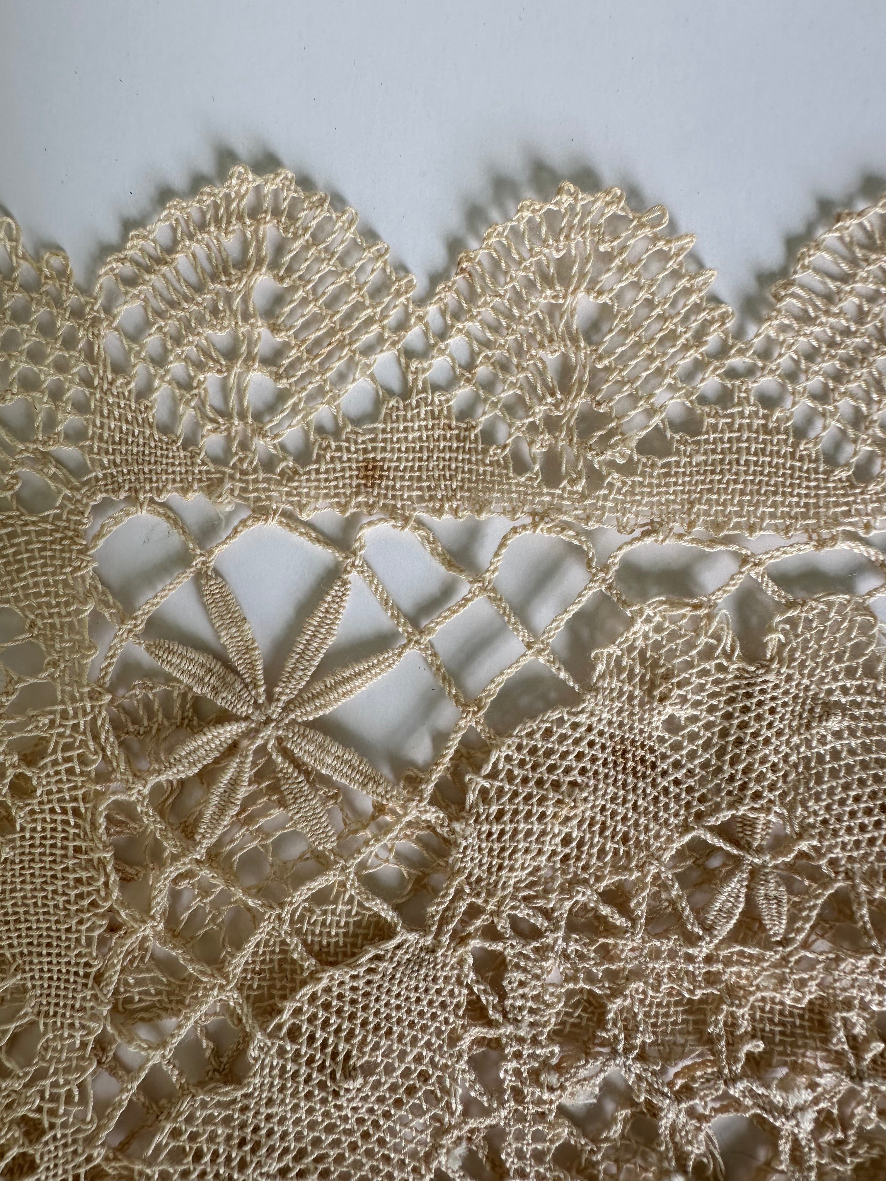 Antigue 1920s crocheted cream cotton retangular placemat scalloped cover decor set of 6