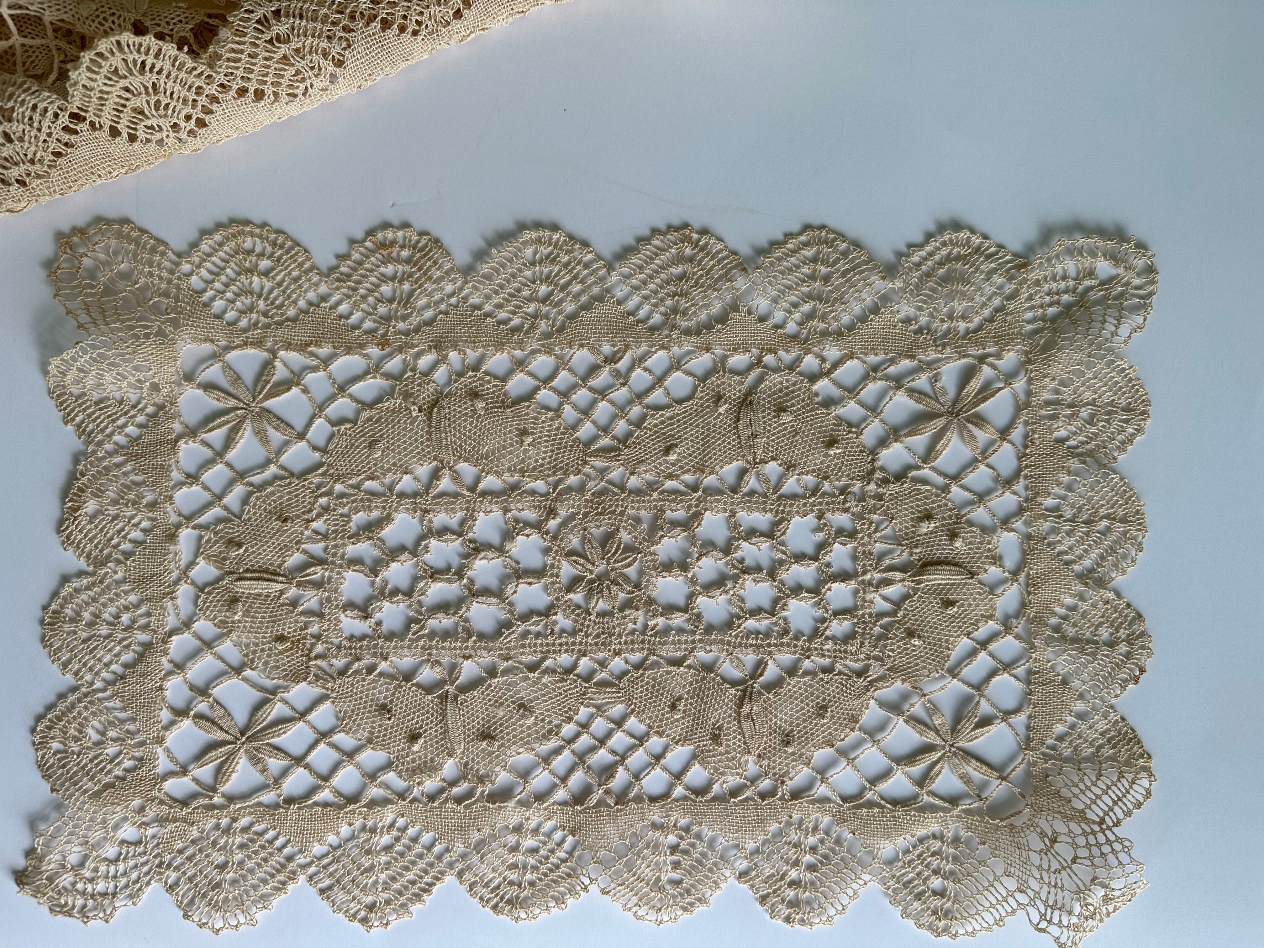 Antigue 1920s crocheted cream cotton retangular placemat scalloped cover decor set of 6