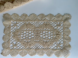 Antigue 1920s crocheted cream cotton retangular placemat scalloped cover decor set of 6