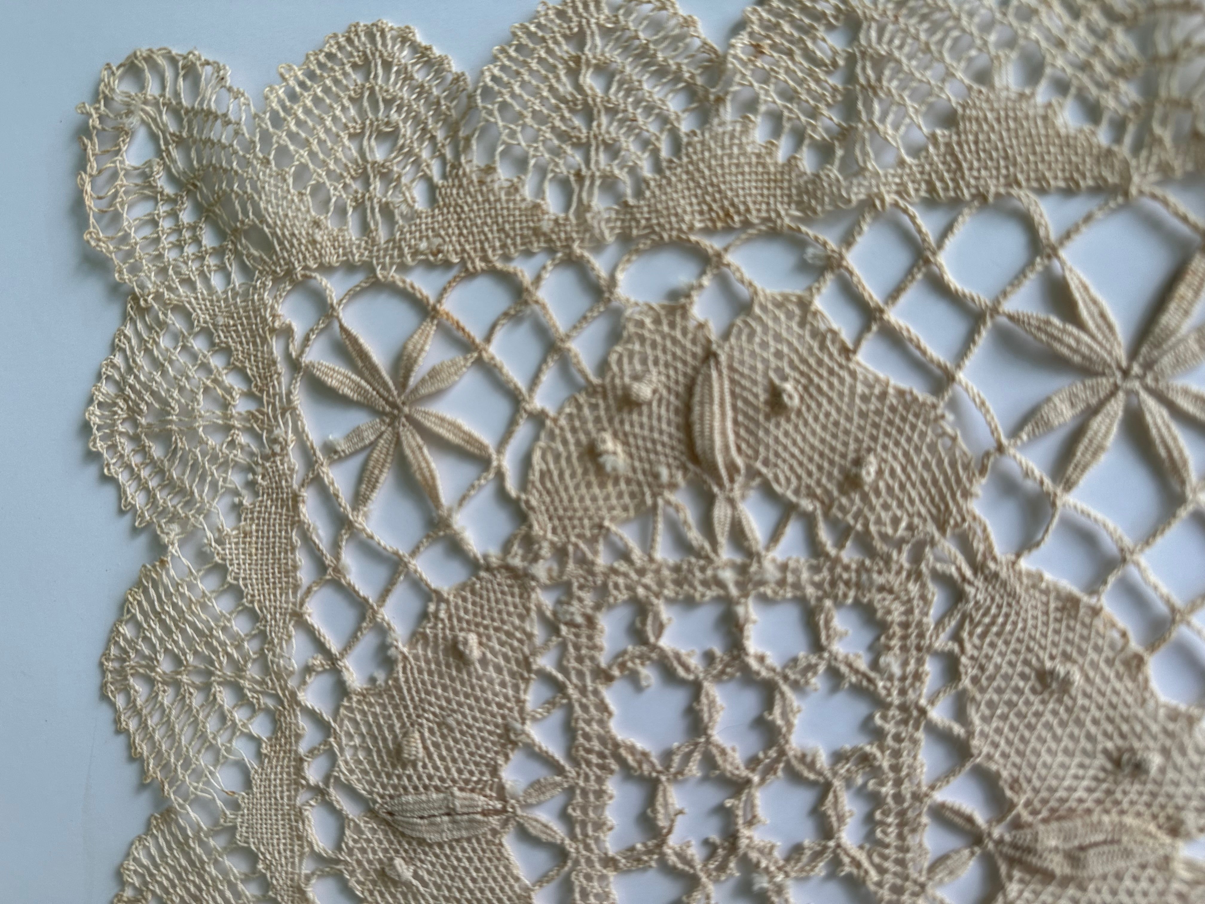 Antigue 1920s crocheted cream cotton retangular placemat scalloped cover decor set of 6