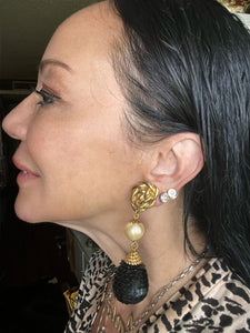Vintage 80s Gold Toned Hardware Black Sequins Dangle Clip On Earrings