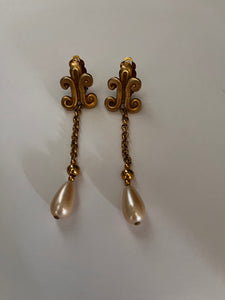 DKNY Baroque Earrings Statement Pearl Clip On Fleur de Lis Dangle Rare Vintage 80s
