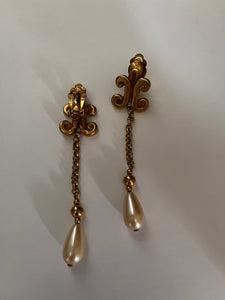 DKNY Baroque Earrings Statement Pearl Clip On Fleur de Lis Dangle Rare Vintage 80s