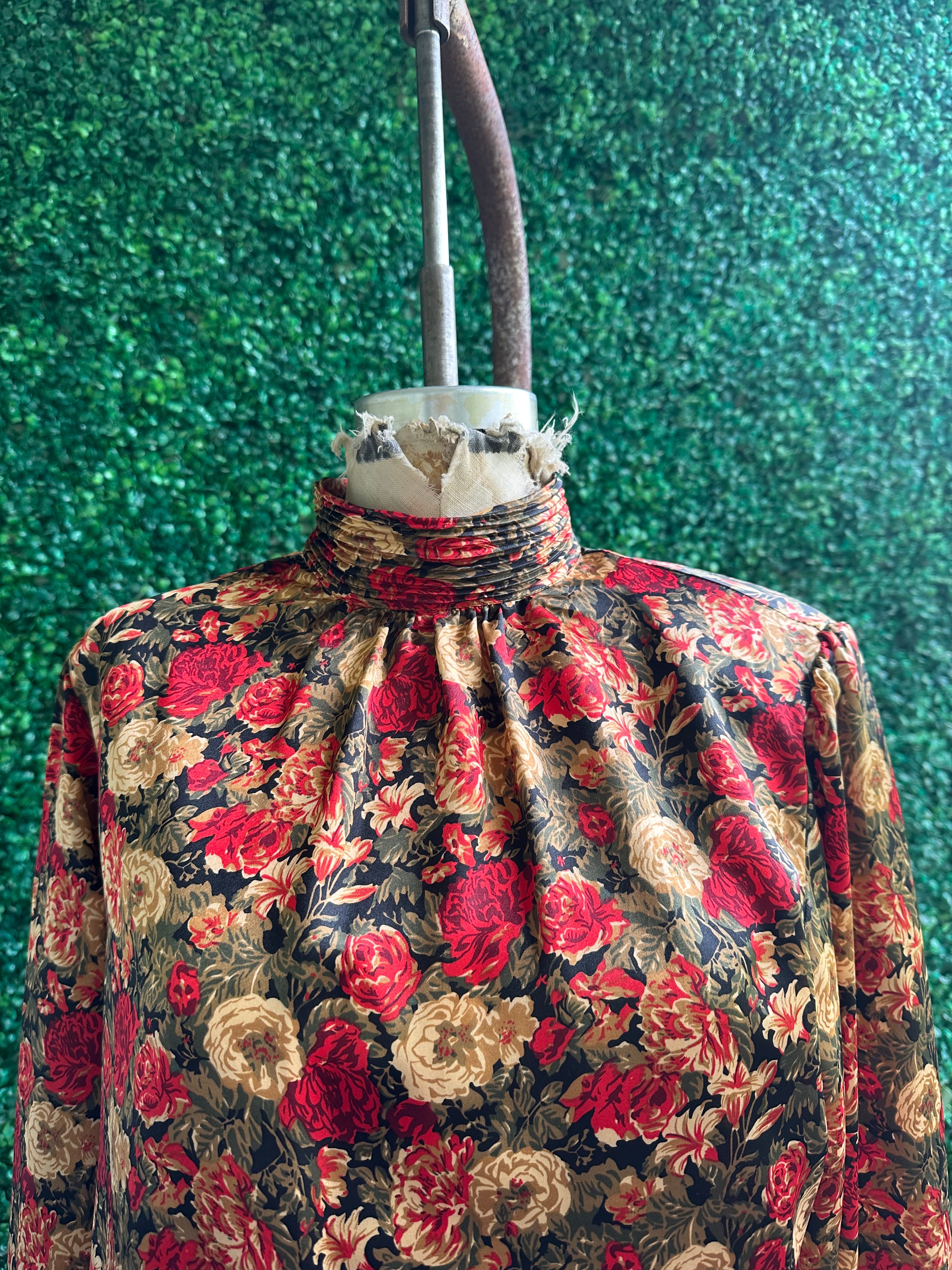 Vintage 80s Floral Bold Notations Red Floral Satin Long Sleeve Blouse