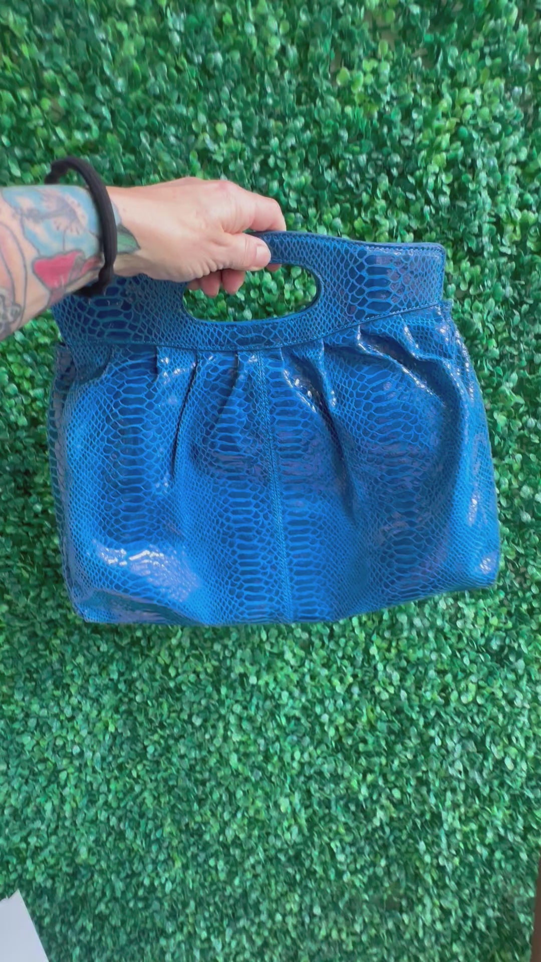 VINTAGE | Perlina Studio Embossed Blue Leather Handbag handle