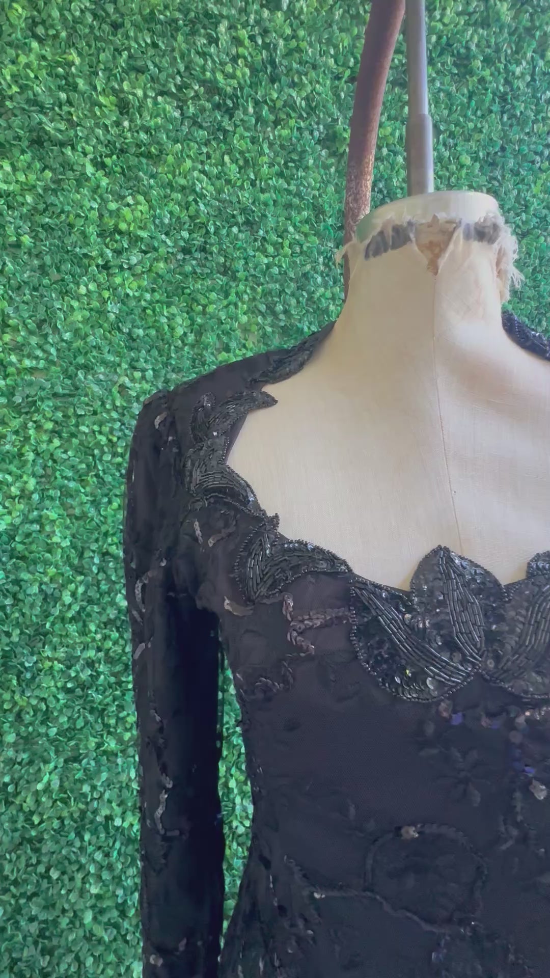 ALONSO Black Lace and sequins Cocktail Dress haute Couture Size 4 New without tags