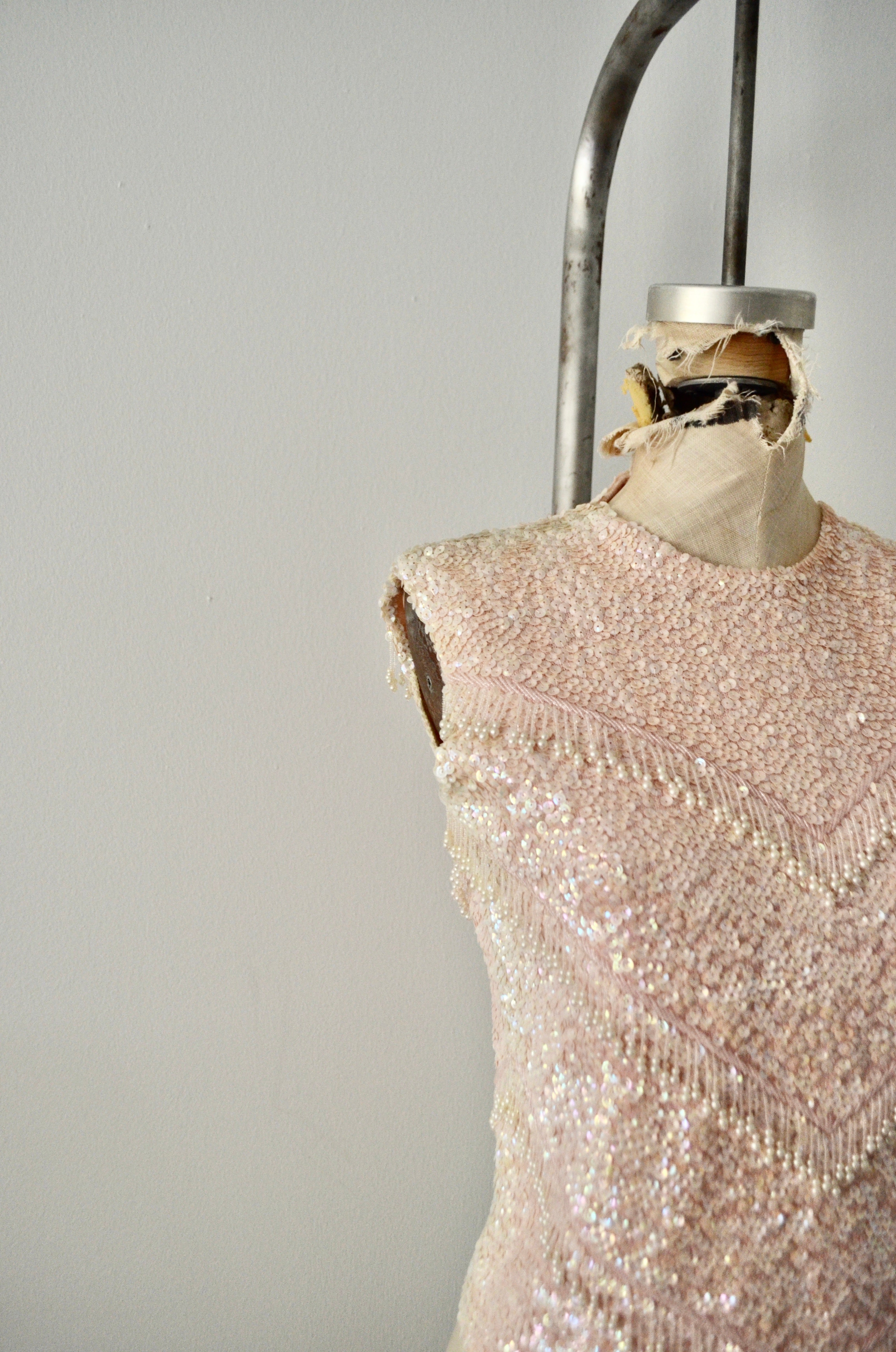 Pastel Pink Miami Boutique Womens Beaded Sequined Wool Sweater Sleeveless Vest Top Blouse M