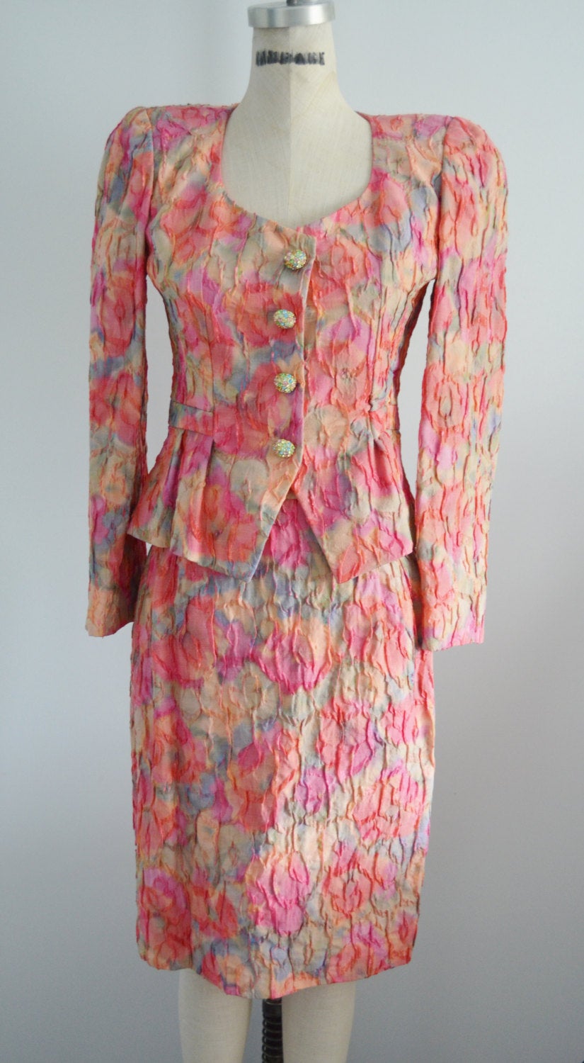 Victor Costa S M Pink Multicolor Wrinkled Eye Catching Fitted Occasion Suit