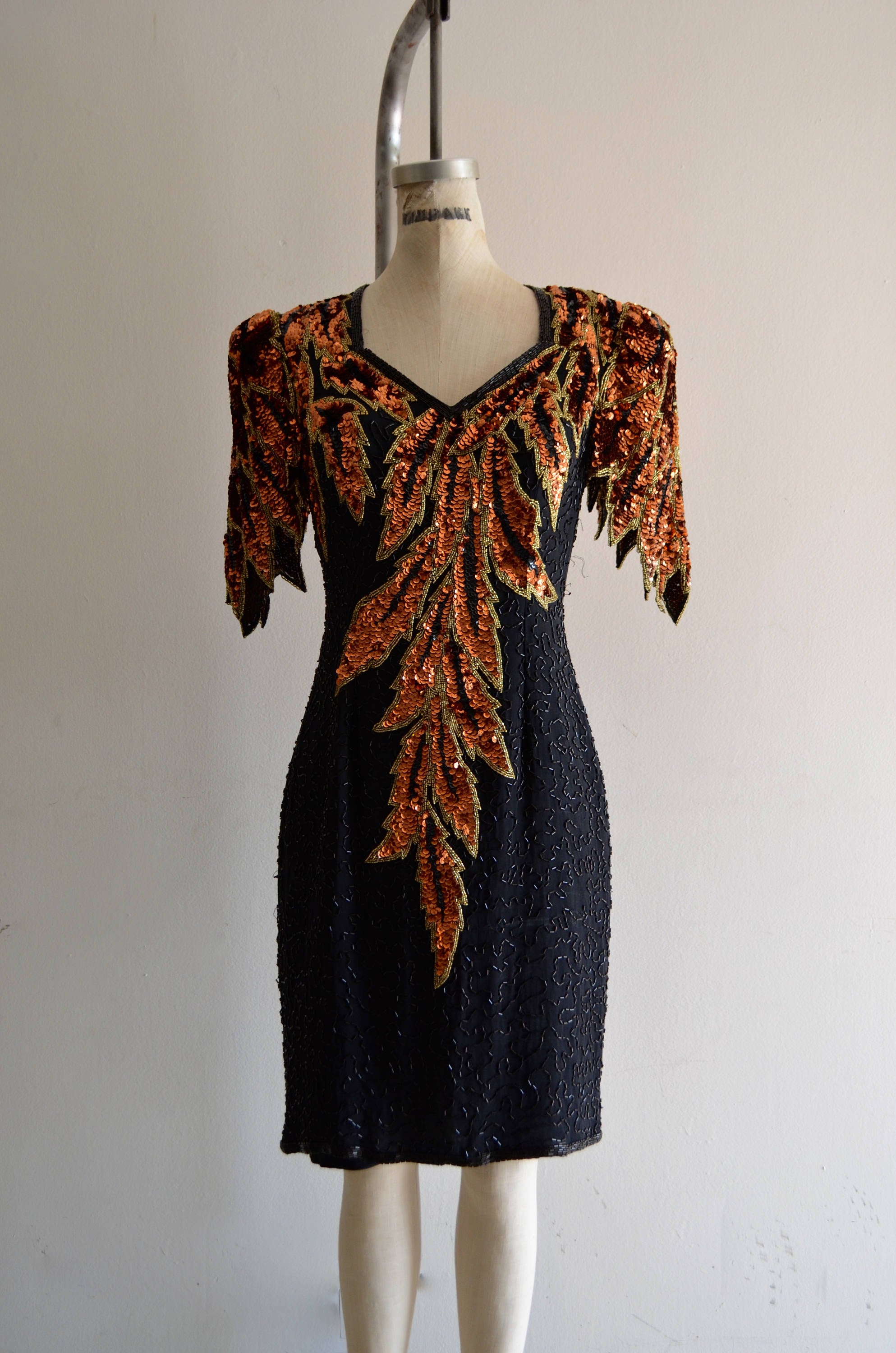 lillie rubin sequin dress Worn by Sabrina Carpenter in her Manchild music video, this 1990s Lillie Rubin red sequin off-the-shoulder cocktail dress is a dazzling, high-quality vintage piece crafted with remarkable attention to detail. It is