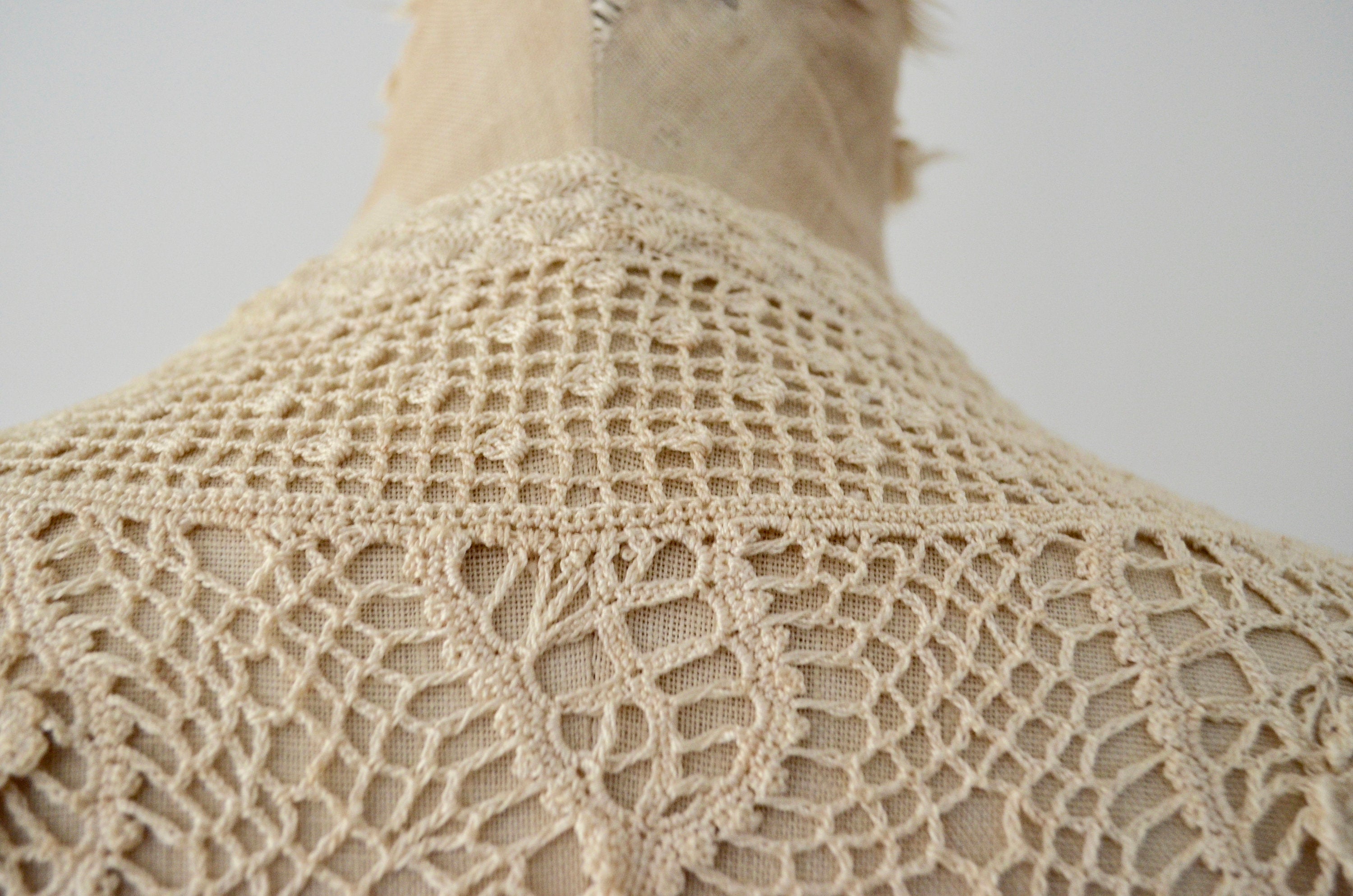 1970S Boho Chic Long Crochet Cover Up Vest Slouchy Cardigan Romantic Beige Paisley W Mini Flowers
