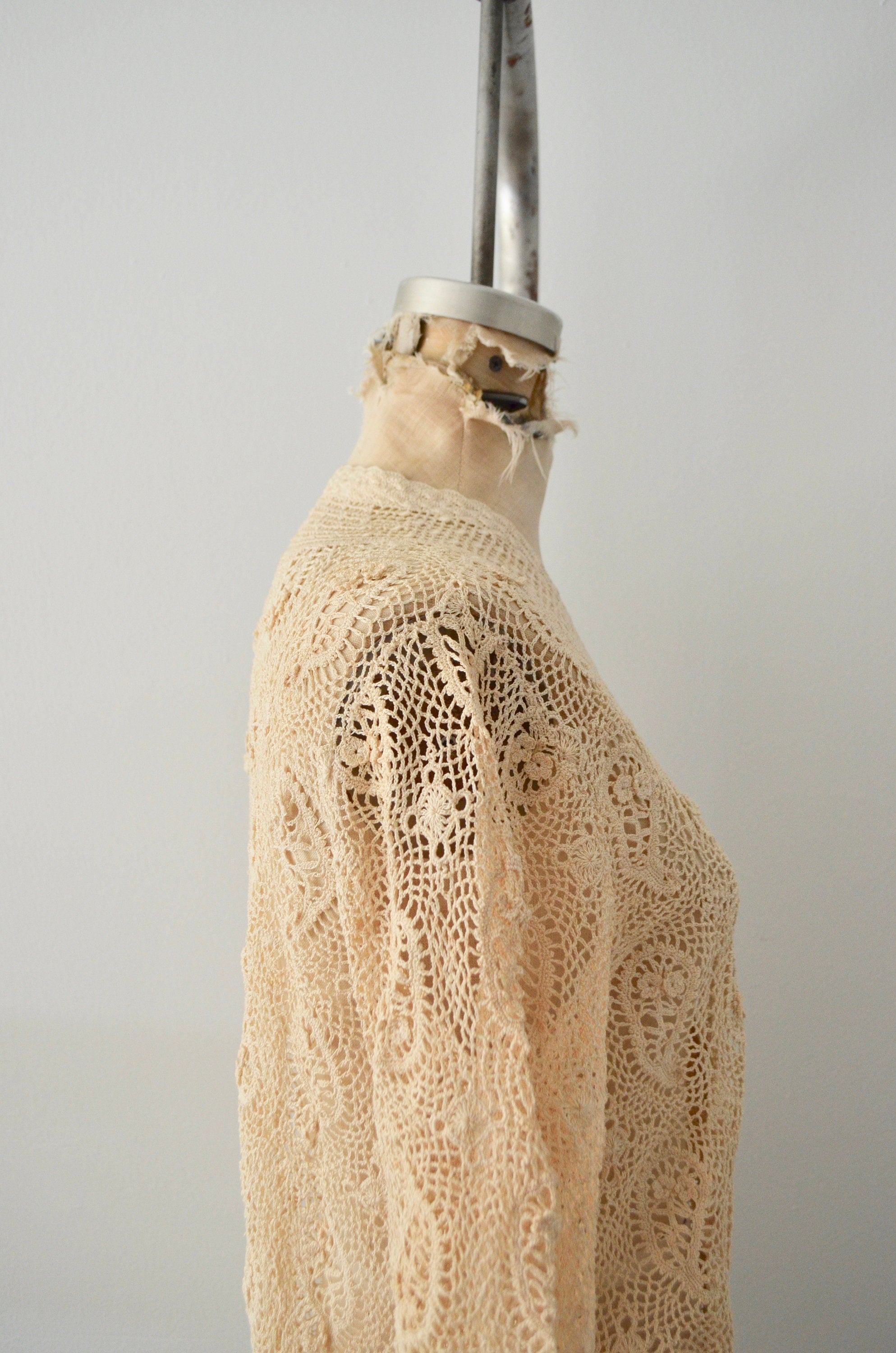 1970S Boho Chic Long Crochet Cover Up Vest Slouchy Cardigan Romantic Beige Paisley W Mini Flowers
