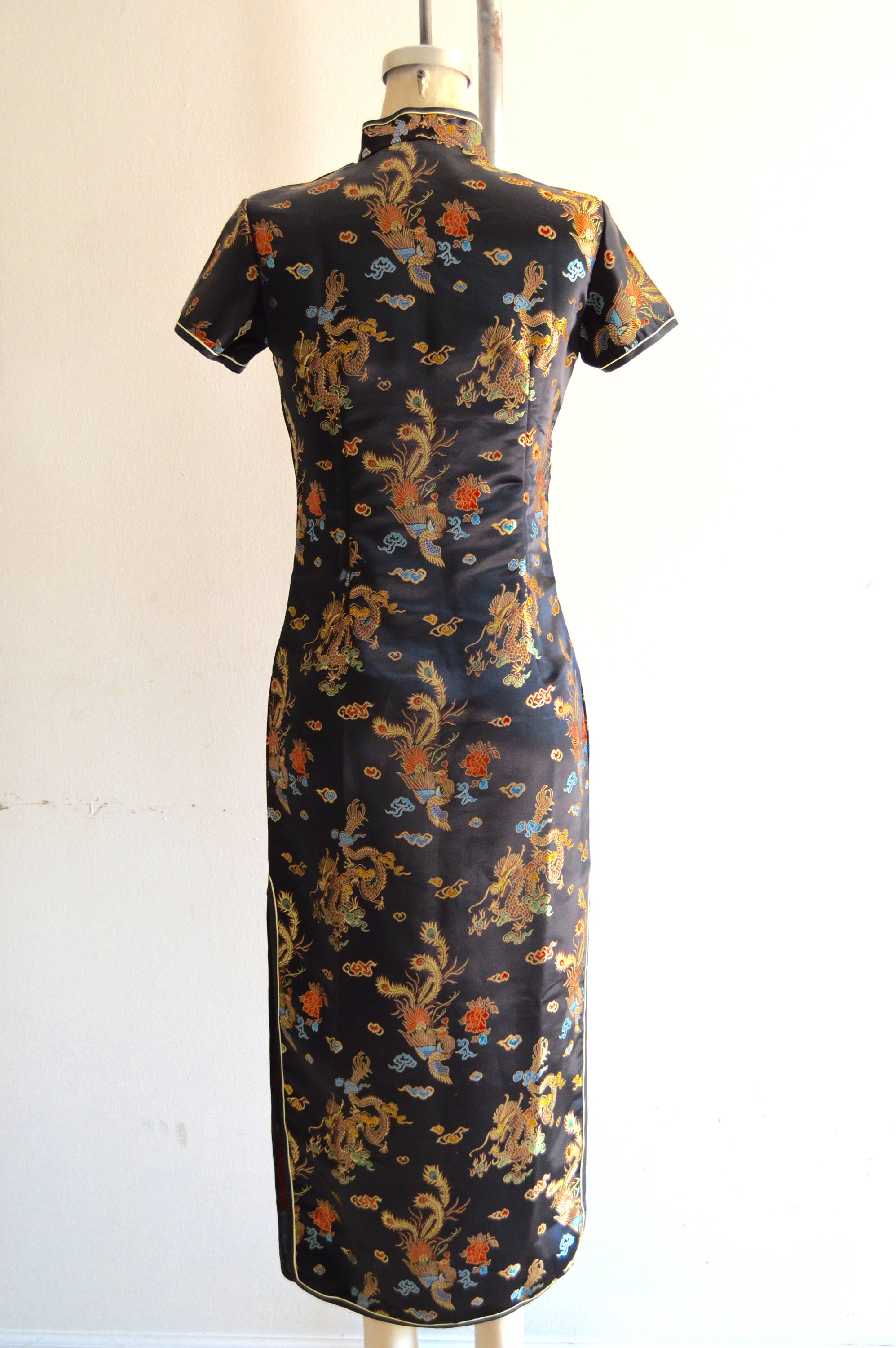 80S Cheongsam Japanese Traditional Asian Black Gold Red Long Slit Form Cougar Vintage Shop 80S Cheongsam Japanese Traditional Asian Black Gold Red Long Slit Form Cougar Vintage Shop