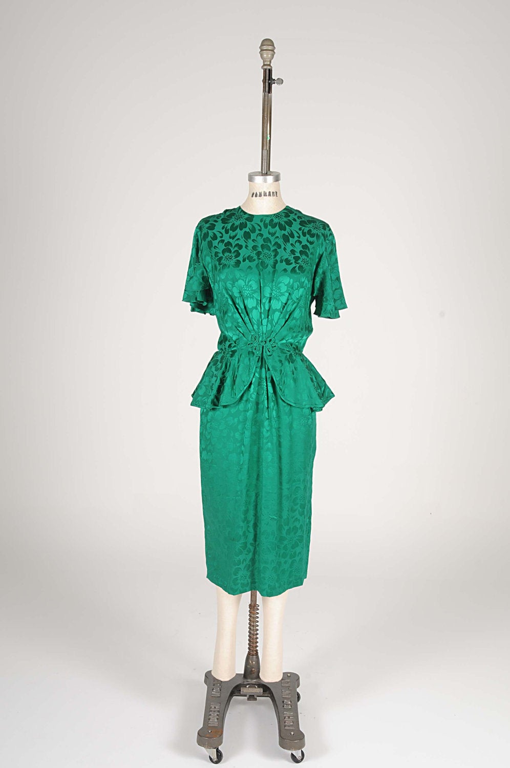 Peplum Dress Emerald Green Silk Peplum Party Dress Argenti Ruffles Sle Cougar Vintage Shop Peplum Dress Emerald Green Silk Peplum Party Dress Argenti Ruffles Sle Cougar Vintage Shop