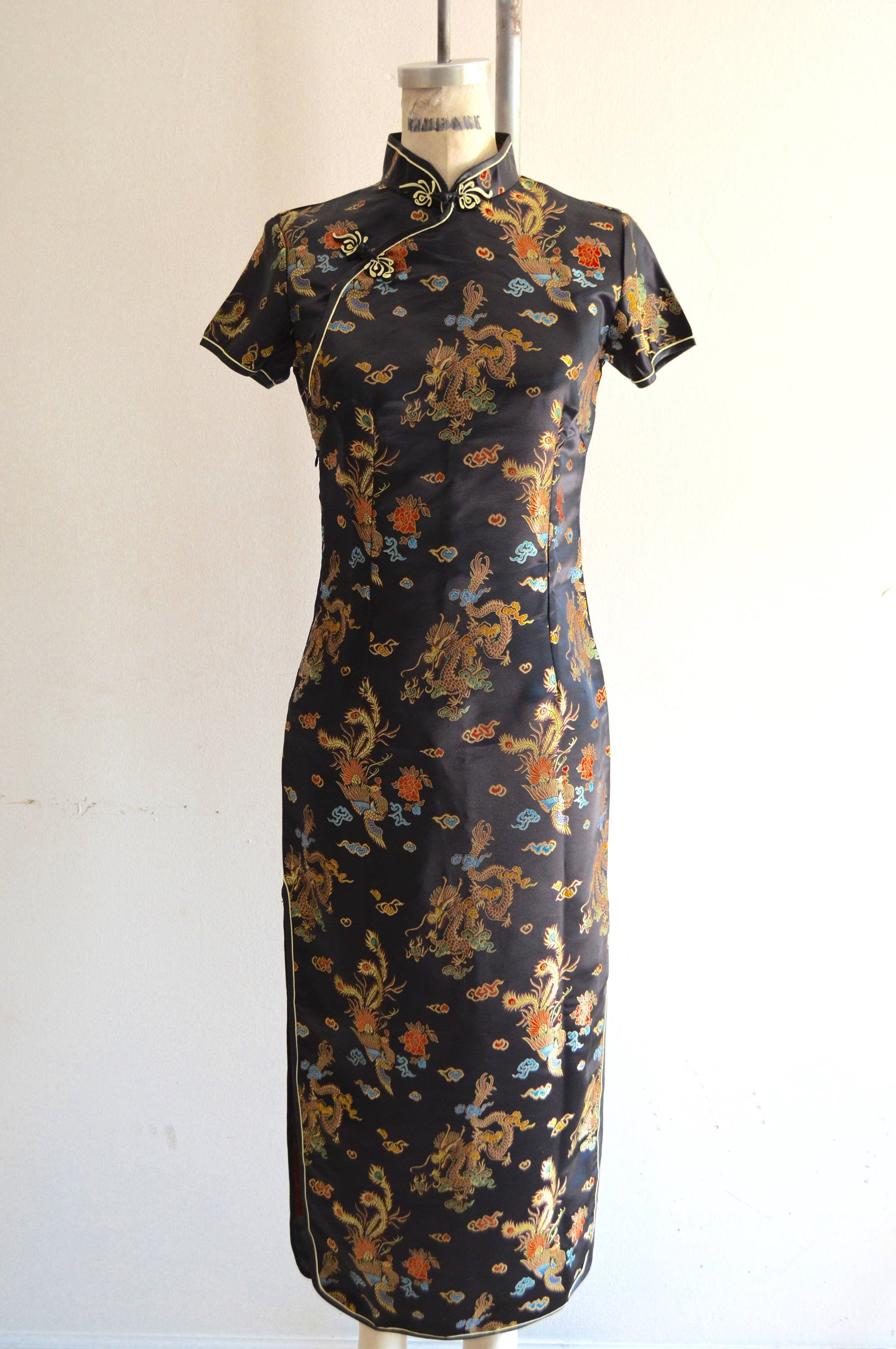 80S Cheongsam Japanese Traditional Asian Black Gold Red Long Slit Form Cougar Vintage Shop 80S Cheongsam Japanese Traditional Asian Black Gold Red Long Slit Form Cougar Vintage Shop