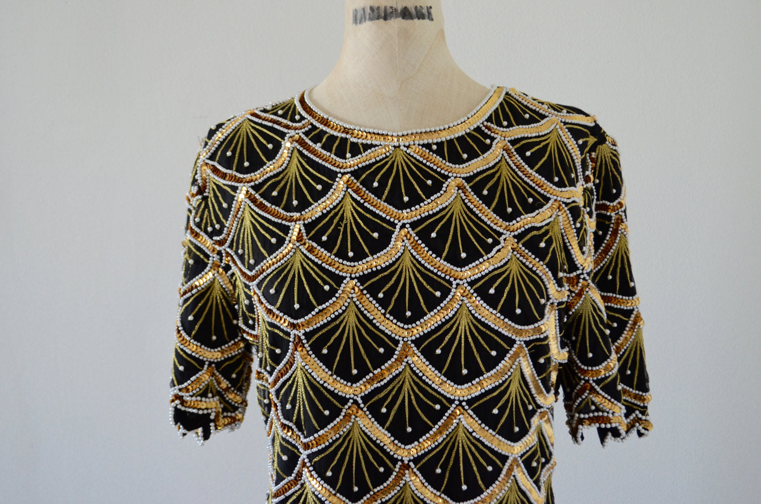 Shell Pear Sequins Laurence Kazar Pearl Beaded Seashell Silk Top Blous Cougar Vintage Shop Shell Pear Sequins Laurence Kazar Pearl Beaded Seashell Silk Top Blous Cougar Vintage Shop