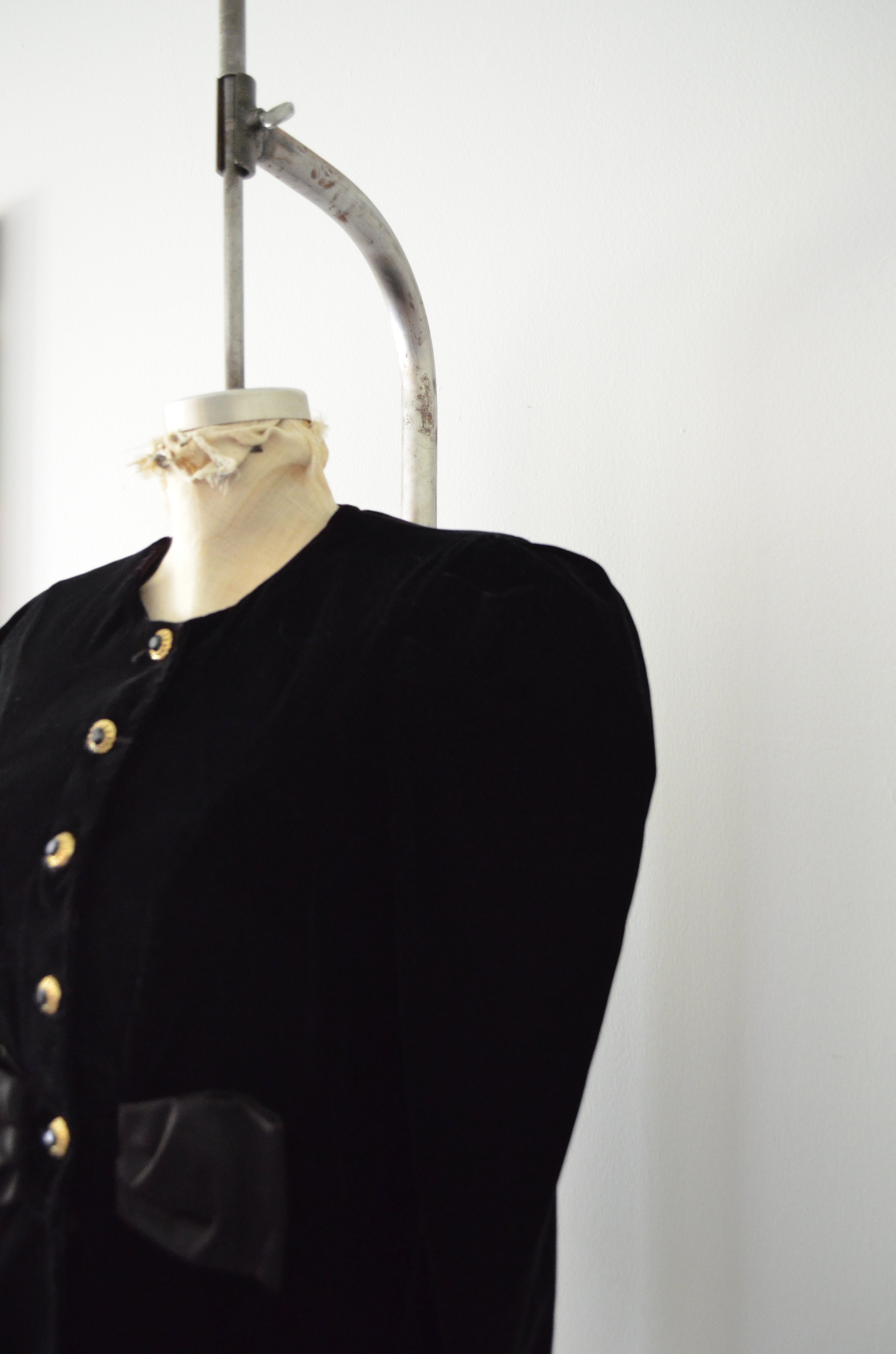 Cache by Bari Protas Black Velvet Gold Buttons Ribbon Cropped Jacket Blazer