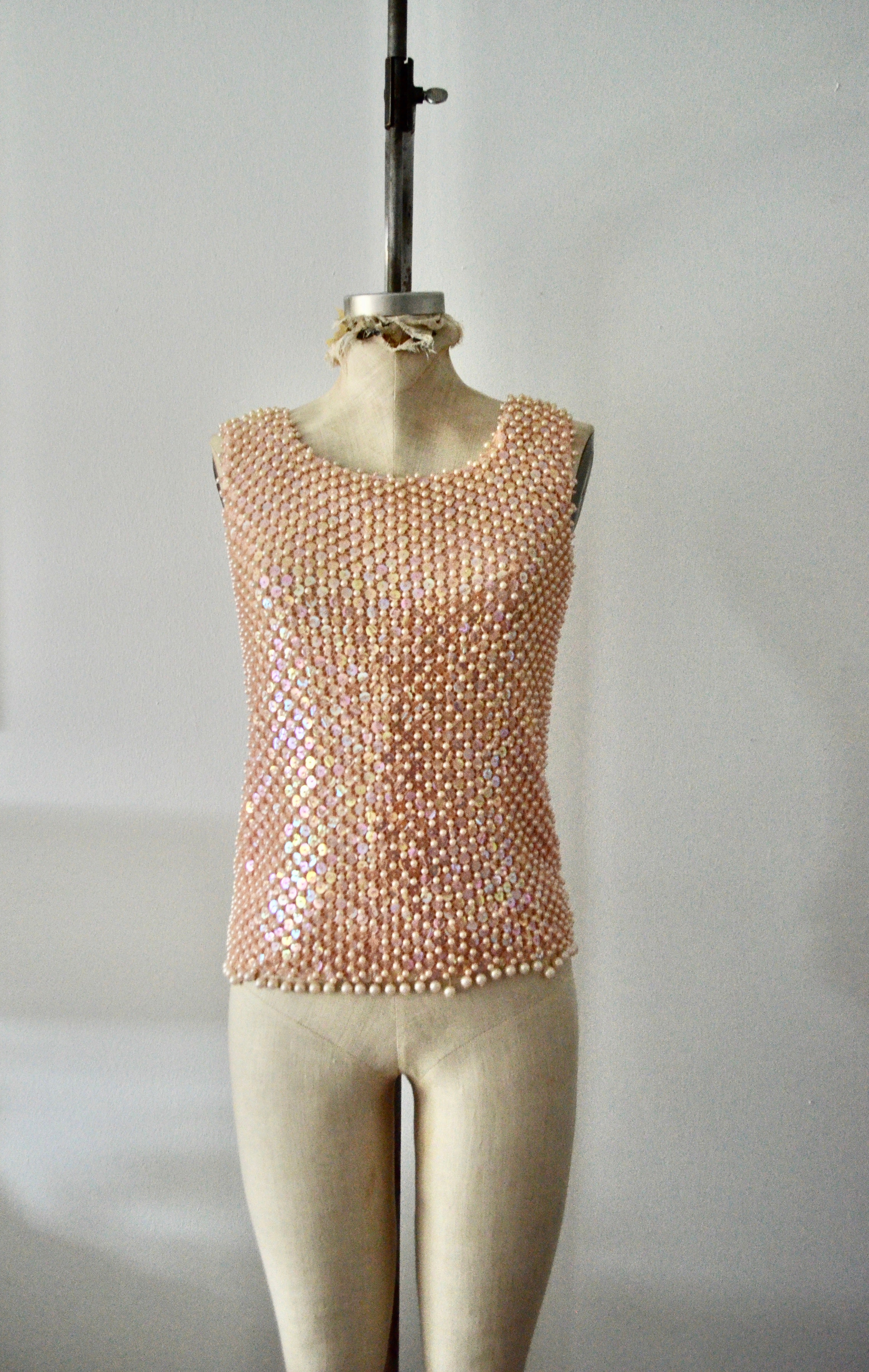 Pastel Pink Boutique Women's Pearls and Beaded Sequined Crochet Sweater Sleeveless Vest Top Blouse M