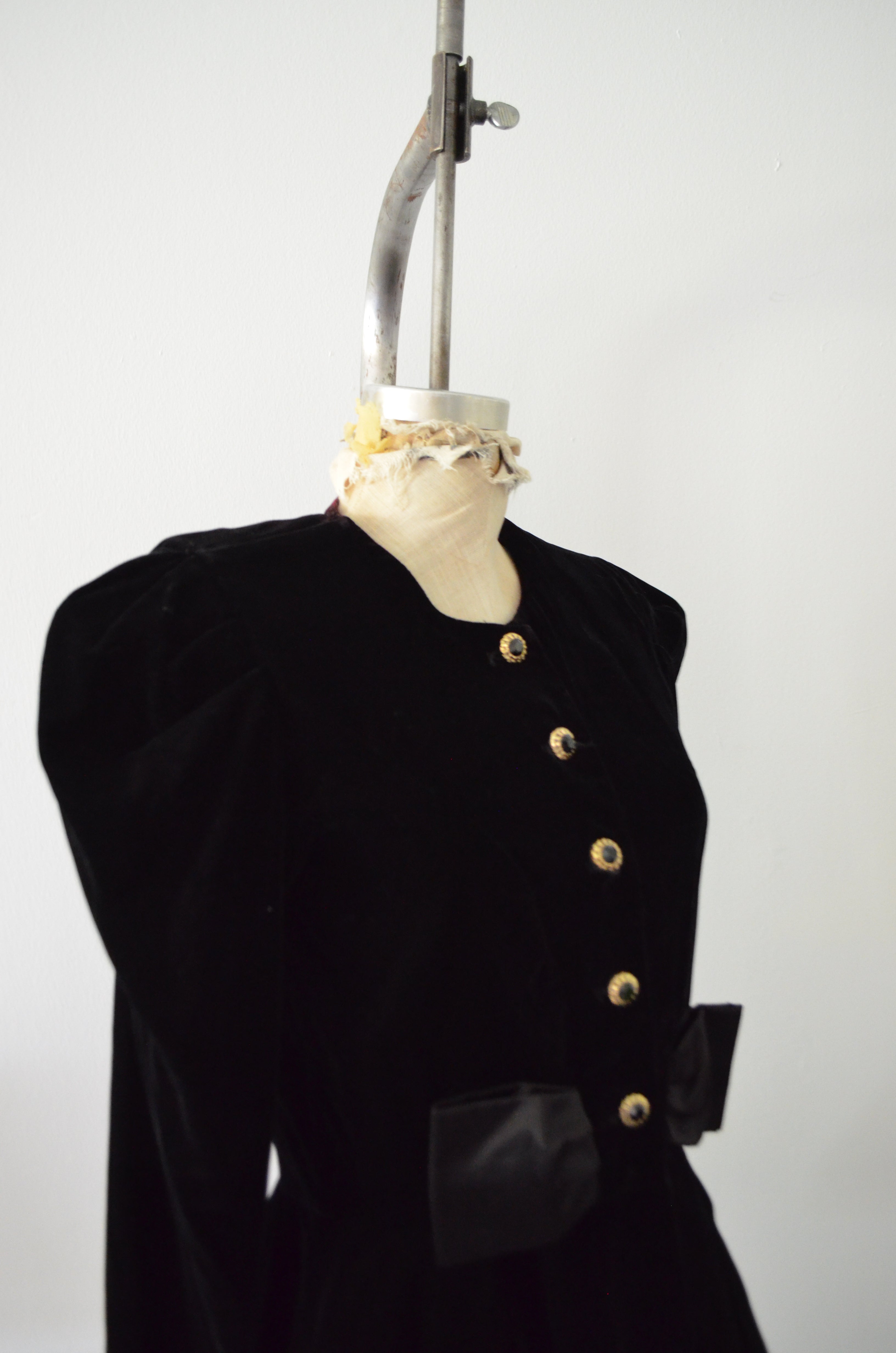 Cache by Bari Protas Black Velvet Gold Buttons Ribbon Cropped Jacket Blazer