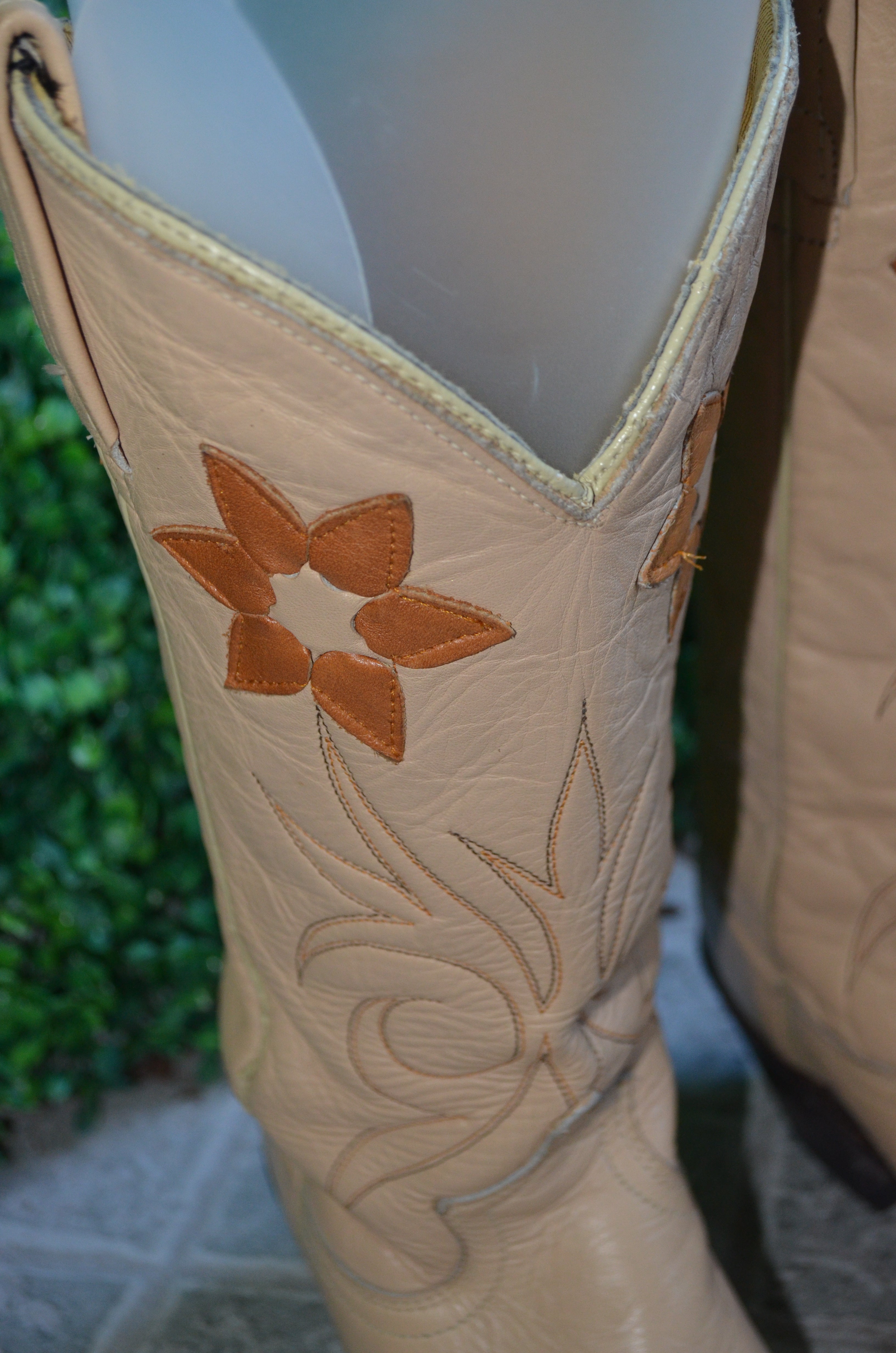 Vintage ACME Leather Beige Cowboy Boots genuine womens Rodeo Western size 8