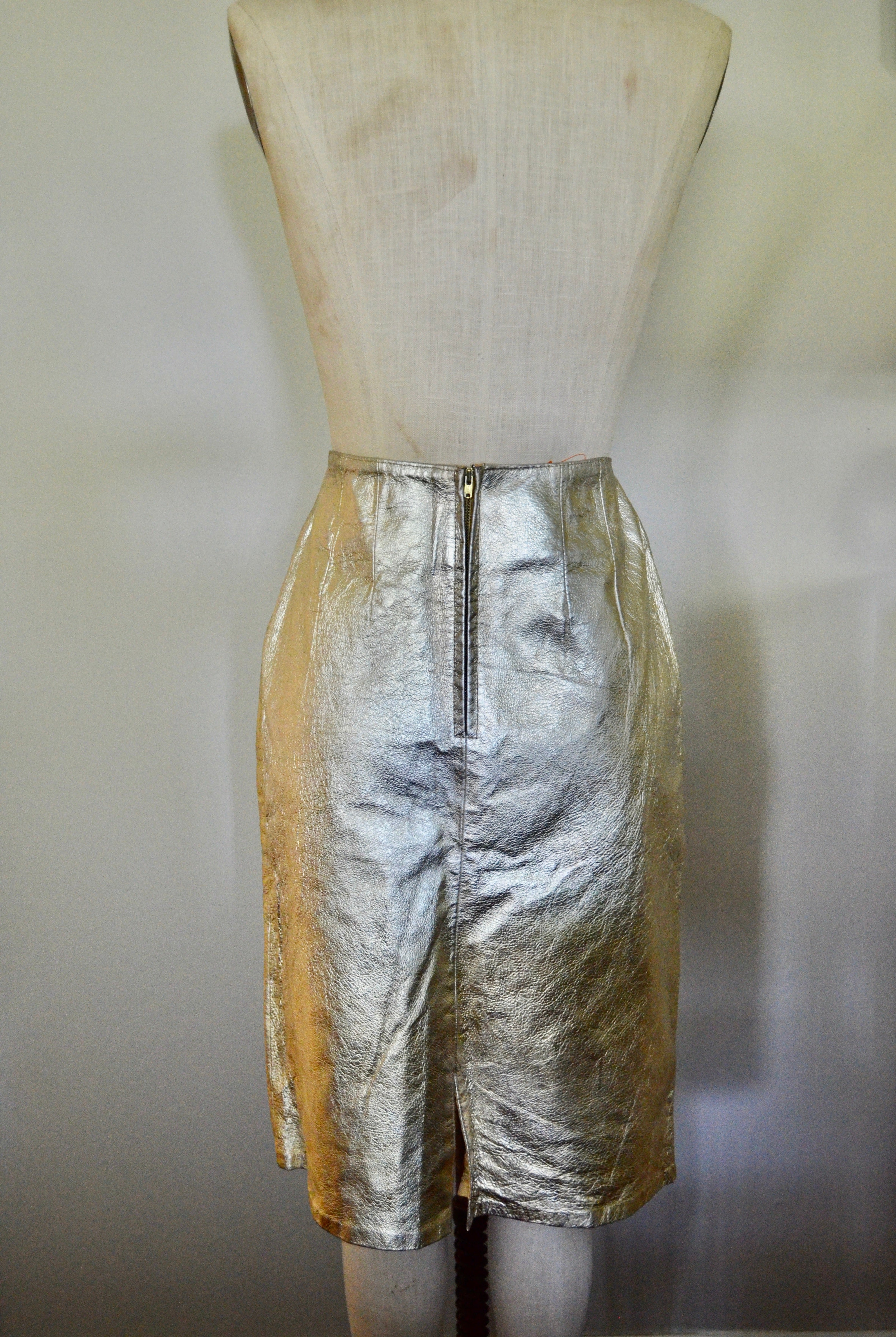 80s NWT Gold Metallic Crackled Leather Pencil Long Skirt Lined Straight Knee Length