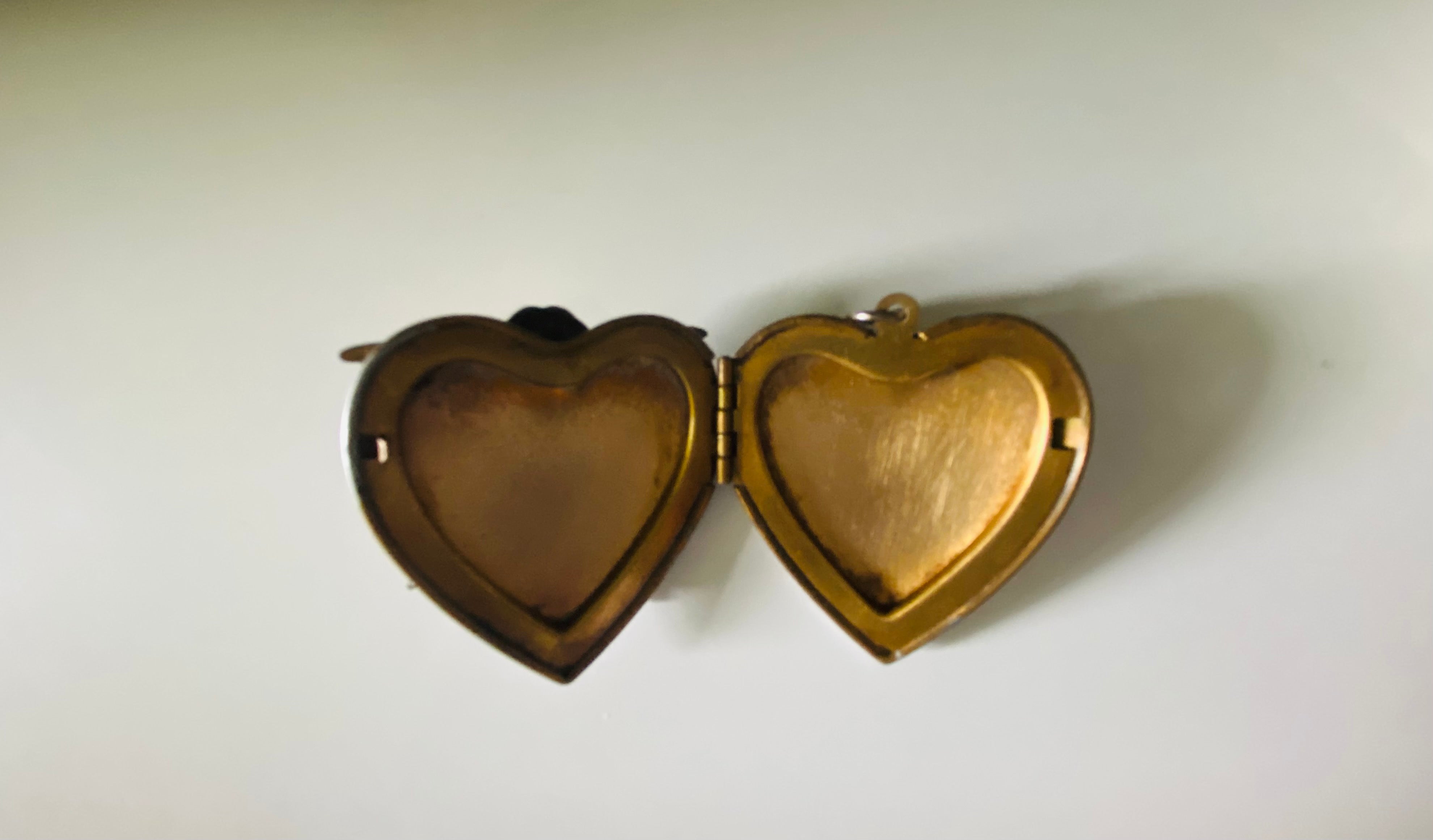 Victorian locket cherub angel heart Silver and Gold necklace pendant photos memories